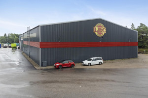 LBC GARAGE/SPOLHALL